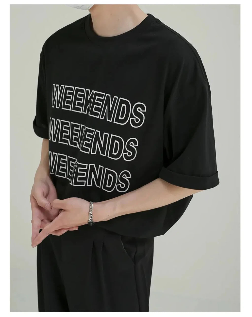 WEEKENDS Graphic T-shirt